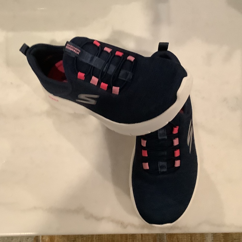Skechers Men's Navy and Pink Slip-On Sneakers, Brand New